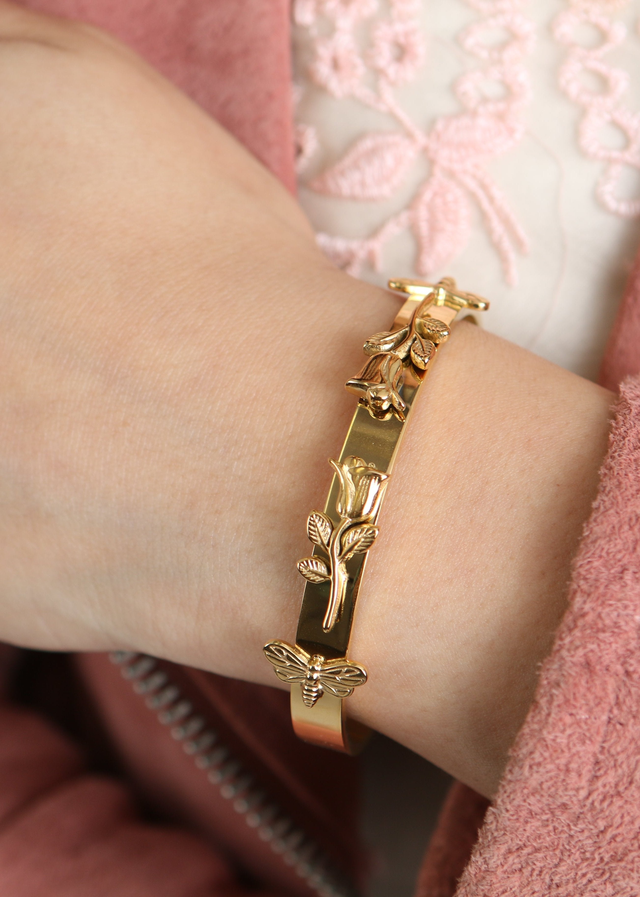 GOLDEN BLOOM BANGLE