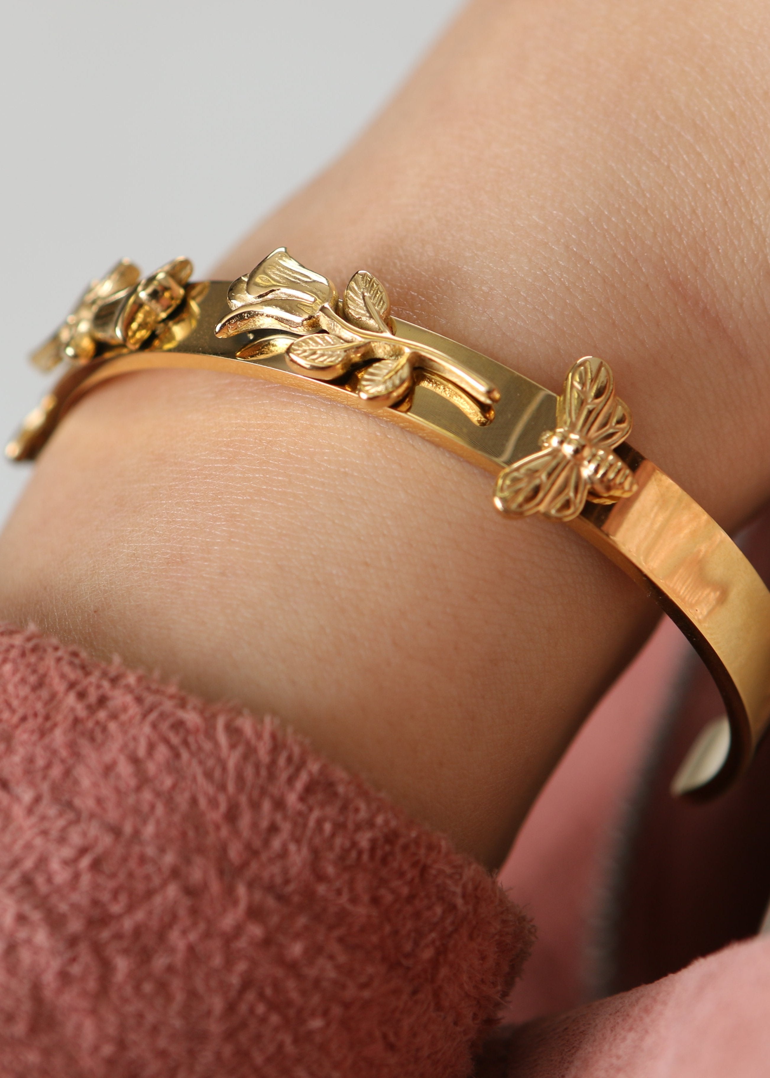 GOLDEN BLOOM BANGLE